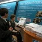 Caravana de información sobre la osteoporosis en unas jornadas celebradas en León