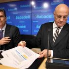Jaume Guardiola, consejero delegado y Josep Oliu, presidente, en la presentación de ayer.