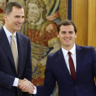 El líder de Ciudadanos, Albert Rivera, con el Rey en la tercera ronda de conversaciones sobre la investidura