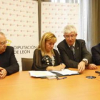 Cipriano Martínez, Isabel Carrasco, José Ángel Hermida y Marcos Martínez Barazón, en la firma del pr