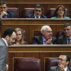 El portavoz socialista, Antonio Hernando, junto a sus compañeros de partido. JAVIER LIZÓN