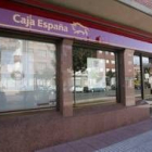 El alcalde defiende que la unión de Caja España con Caja Duero duplicaría oficinas y servicios