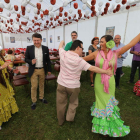 El alcalde y varios concejales acudieron a la feria de tapas y actuó la Casa de Andalucía.