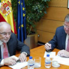 Silván, a la derecha, en una reunión con Víctor Morlán.