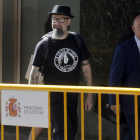 El cantante de Def Con Dos, César Strawberry, a su llegada a la Audiencia Nacional para declarar tras ser detenido en la Operación Araña 3.