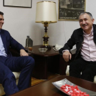 El presidente del Gobierno, Pedro Sánchez, reunido con el secretario general de UGT, José María Álvarez, en una imagen de archivo.