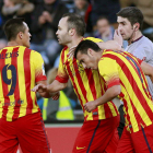 Pedro, derecha, celebra con sus compañeros Andrés Iniesta, en el centro, y Alexis Sánchez, uno de sus goles ante el Getafe.