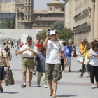 Turistas en la plaza del Pilar de Zaragoza.