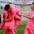 Los jugadores de la Cultural Jorge Ortí y Toni celebran el gol de Ángel Bastos. SECUNDINO PÉREZ