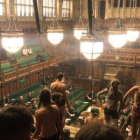 El grupo de activistas de Extinction Rebellion que se desnudo en la Cámara de los Comunes en pleno debate sobre el brexit.