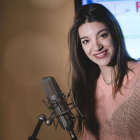 Ana Guerra, grabando el opening de la serie Fugitiva ,en el estudio de TVE.