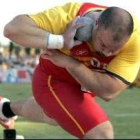 Manolo Martínez, durante su participación en la prueba de lanzamiento de peso de Málaga en el 2006