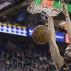 Marc Gasol ejecuta un mate en la octava victoria consecutiva de los Grizzlies.