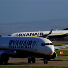 Los beneficios de Ryanair no pierden altura pese al impacto de las cancelaciones y aumentos salariales.