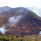 El incendio en la zona de Tejeira sigue activo.