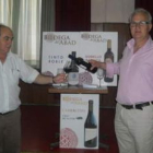 José Luis Santín y Manuel Gómez, durante la cata de presentación de la iniciativa.