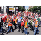 Pancartas y consignas para reivindicar la recuperación de los derechos de los trabajadores y políticas que creen empleo de calidad