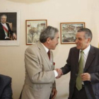 El cónsul de Portugal y Eduardo Matías Díaz, tras la firma del acuerdo.