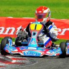 El joven piloto leonés David Vidales con su kart