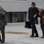 El ex presidente de la Generalitat Jordi Pujol, seguido de su esposa, Marta Ferrusola. EMILIO NARANJO