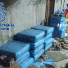 Intervenidas 2, 4 toneladas de hachís en una operación contra el narcotráfico en la costa de Huelva.