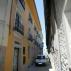 La fachada del nuevo hotel del casco antiguo -a la izquierda-, en el entorno de la torre del Reloj