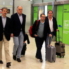 González Pons, segundo por la izquierda, de regreso tras ser expulsado de Venezuela. NICO RODRÍGUEZ