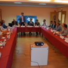 Reunión mantenida ayer en Valencia de Don Juan. MEDINA