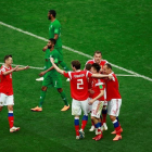 Jugadores rusos celebran un gol