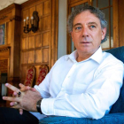 El poeta villafranquino Juan Carlos Mestre, que ha recibido el Premio Castilla y León de las Letras en su edición de 2017. ROMÁN G. AGUILERA