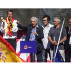 Vargas Llosa y Josep Borrell, en un momento de la comparecencia de ayer. QUIQUE GARCÍA