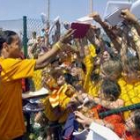 Ronaldinho sigue levantando pasiones entre los aficionados catalanes