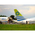 El avión que fue alcanzado por un rayo cerca a la pista del aeropuerto de San Andrés (Colombia)