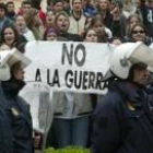 La presencia policial protagonizó la masiva manifestación de los estudiantes en León