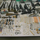 Joyas, relojes, dinero en metálico, móviles y ordenadores entre el motín recuperado. GUARDIA CIVIL