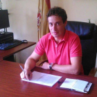 Mario Rivas, en su despacho del Ayuntamiento de Villablino, en una imagen de archivo. DL