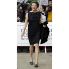 La actriz Annette Bening, el actor Arturo Valls con Juan José Campanella y el director Oliver Stone, ayer en San Sebastián.