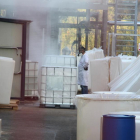 Un trabajador de la empresa afectada, Quality Chemicals, este viernes.