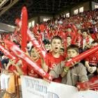 La afición leonesa mostró su madurez apoyando hasta el final a su color