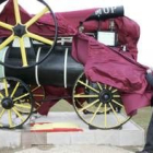 El alcalde, inaugurando el monumento a la máquina de vapor