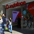 Tienda de Vodafone en el Portal de lÀngel de Barcelona, la semana pasada.