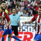 Carrasco hizo ayer tres goles para remontar al Granada en el Calderón. JAVIER LIZÓN