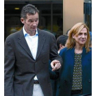 Urdangarin y Cristina, tras visitar al Rey en el hospital, en noviembre.