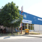 Fachada de la nave que sufrió el incendio el miércoles.