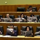 Los parlamentarios autonómicos del PNV y EA mostraron ayer su apoyo al nuevo diario «Egunero»