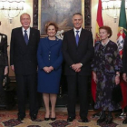 La reina Sofía y el rey Juan Carlos, la primera dama portugesa, Maria Cavaco Silva, el presidente portugués, Anibal Cavaco Silva, la primera dama italiana, Clio Maria Pittoni, y el mandatario italiano, Giorgio Napolitano, el martes.
