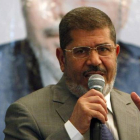 El expresidente Mohamed Mursi dando una conferencia en El Cairo, en junio del año pasado.