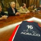 Los representantes de Mercaleón, Agelco, Ayuntamiento de León y Cleba durante la firma del convenio