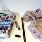 Foto de la barra de hierro, el cuchilllo y la camisa que se incautó la policía tras el crimen.
