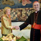 De la Vega se reunió con el cardenal Bertone para ultimar la visita papal a España.